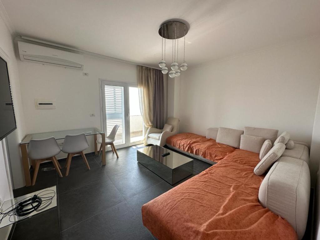 Penthouse apartment with terrace on the sea - Image 5
