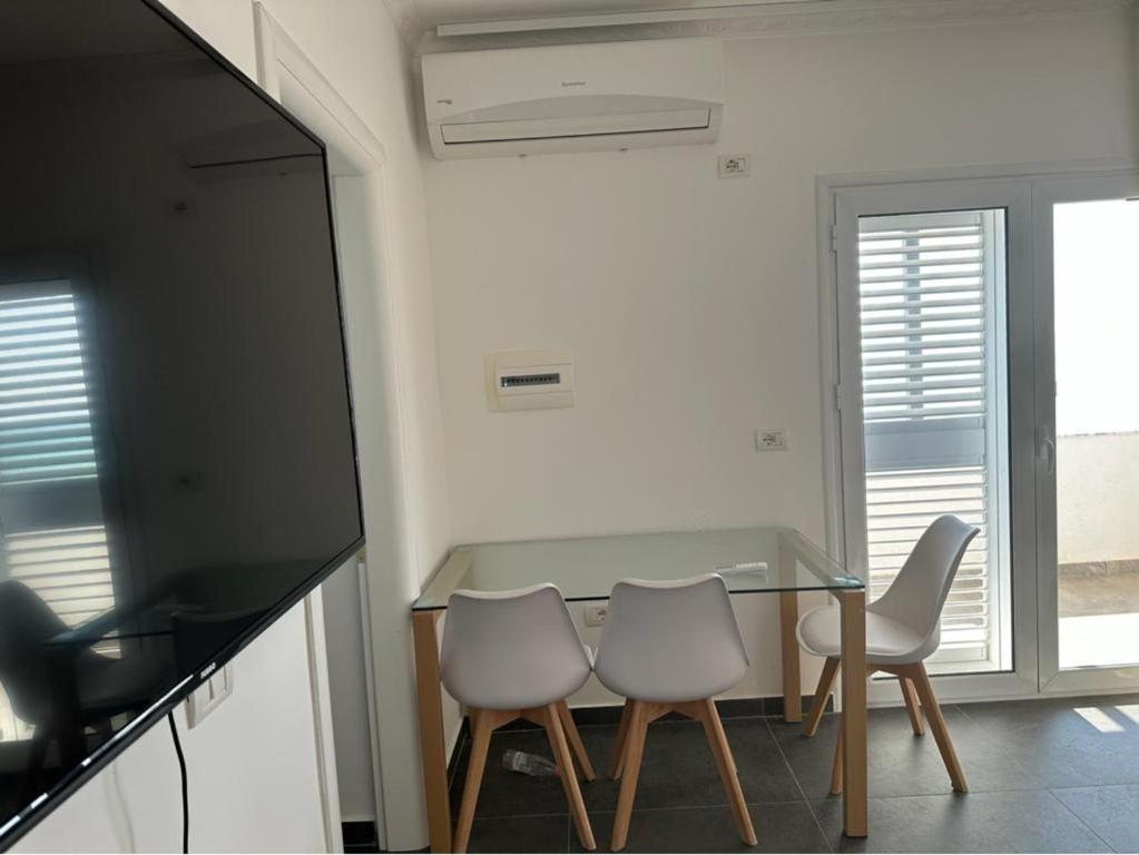 Penthouse apartment with terrace on the sea - Image 4