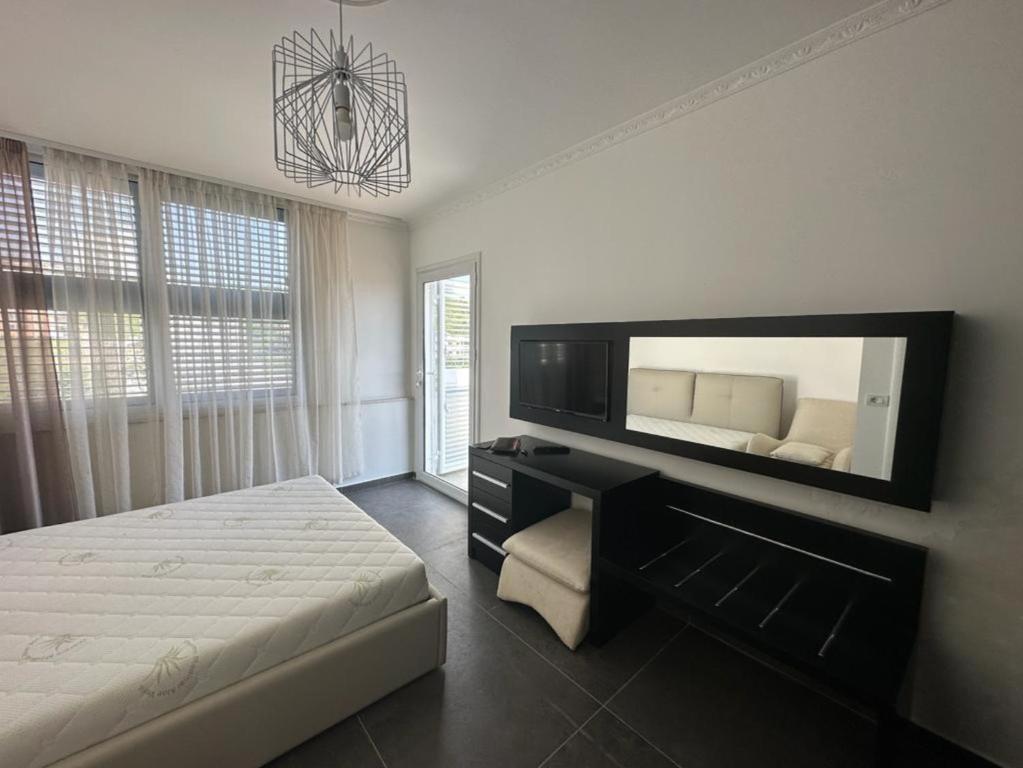 Penthouse apartment with terrace on the sea - Image 7