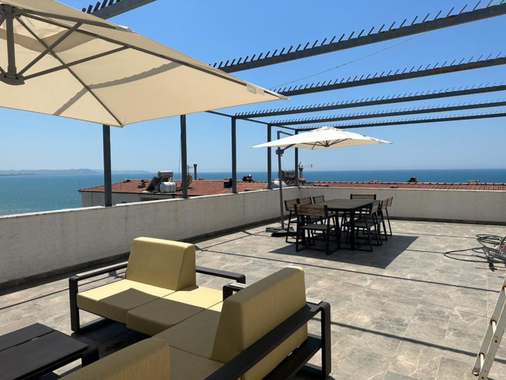 Penthouse apartment with terrace on the sea - Image 6