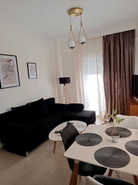 3 min from central station No2 private free parking, Thessaloniki