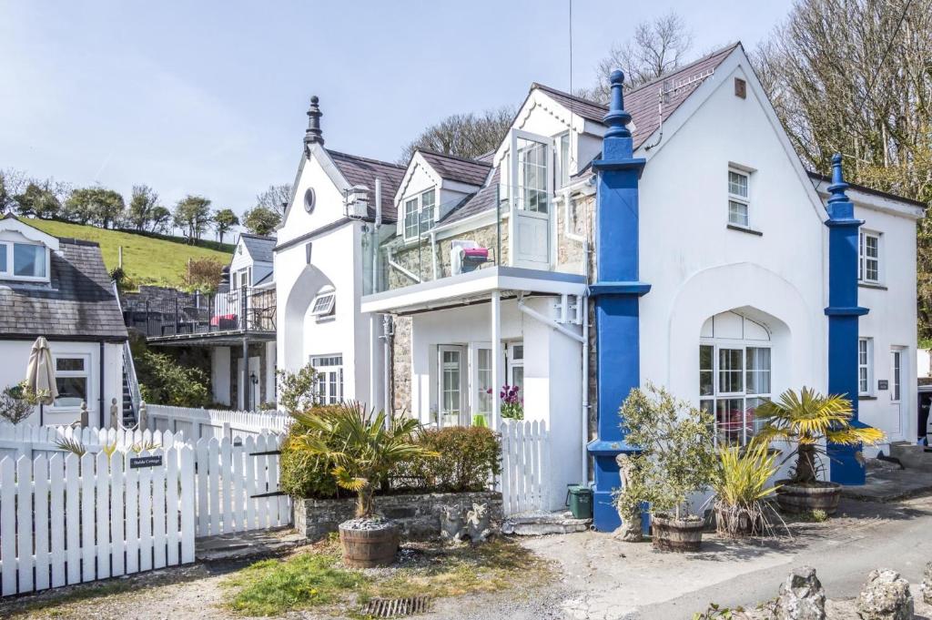 The Coach House - 3 Bedroom Holiday Home - Penally - Tenby - Housity