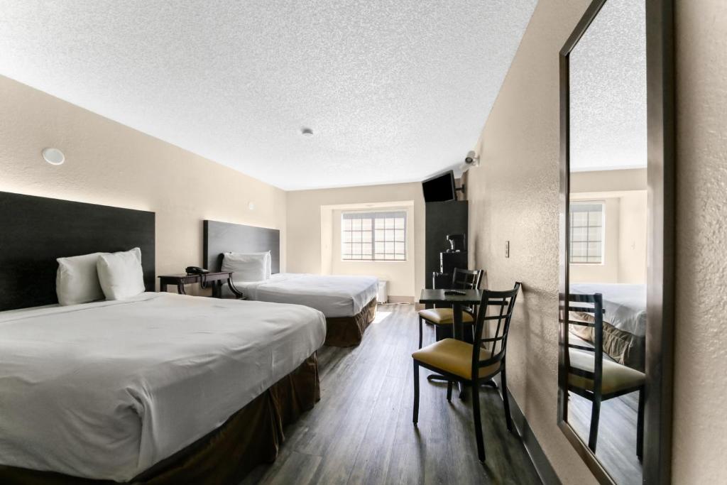 Baymont by Wyndham Orlando-International Dr-Universal Blvd - Queen Room With Two Queen Beds - Non-Smoking