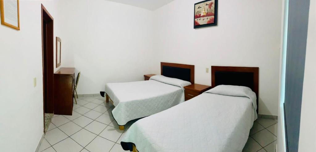 Postel nebo postele na pokoji v ubytování Hotel en Guadalajara Posada Mi Rey