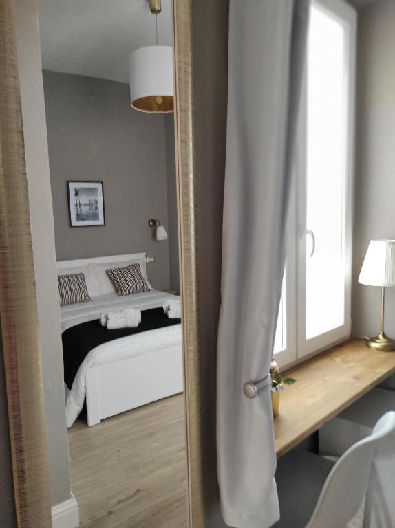 Postel nebo postele na pokoji v ubytování Manno Rooms Affittacamere