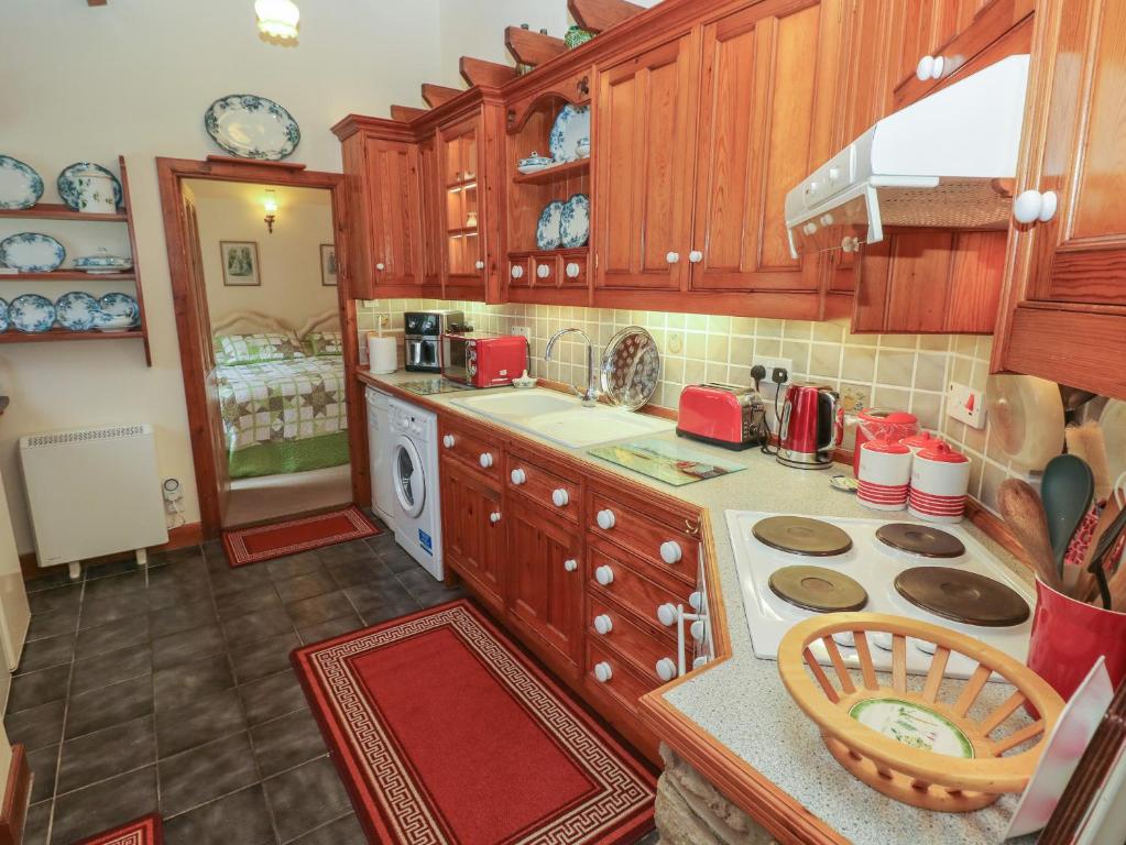 Kuchyň nebo kuchyňský kout v ubytování Llaethdy Cottage
