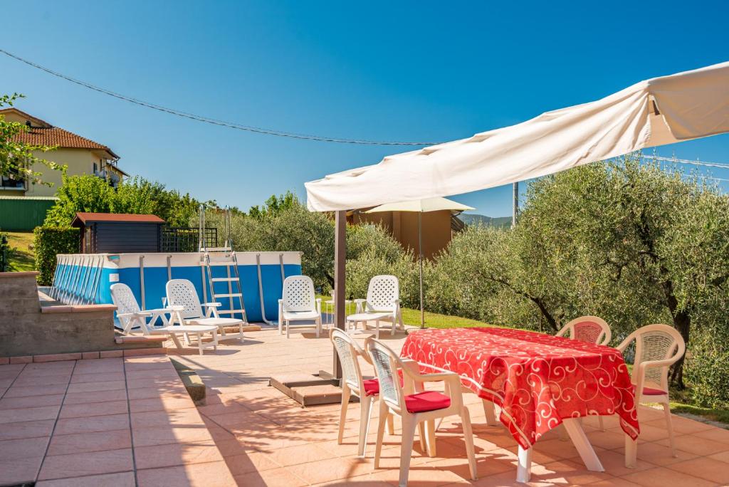 Bazén v ubytování Casa vacanze Ester nebo v jeho okolí