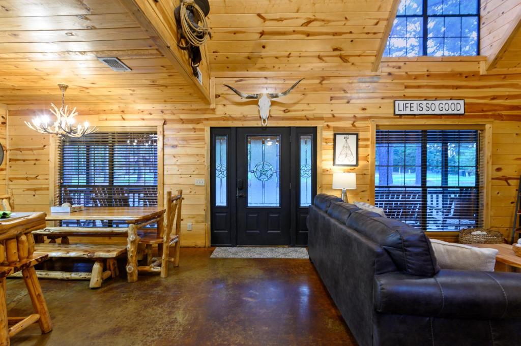 The Arrington cabin in Broken Bow, Broken Bow (updated prices 2024)
