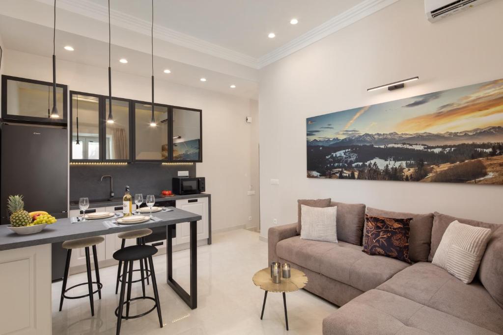 Modern-Vintage Old Town Suites - 8