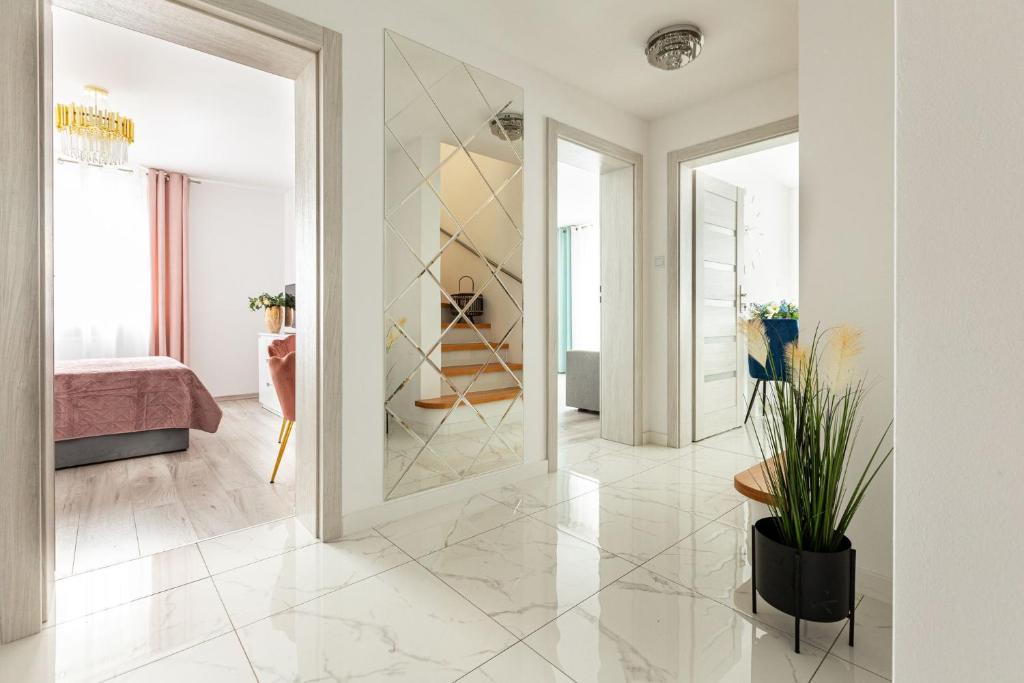 Ένα ή περισσότερα κρεβάτια σε δωμάτιο στο Apartamenty Marinet