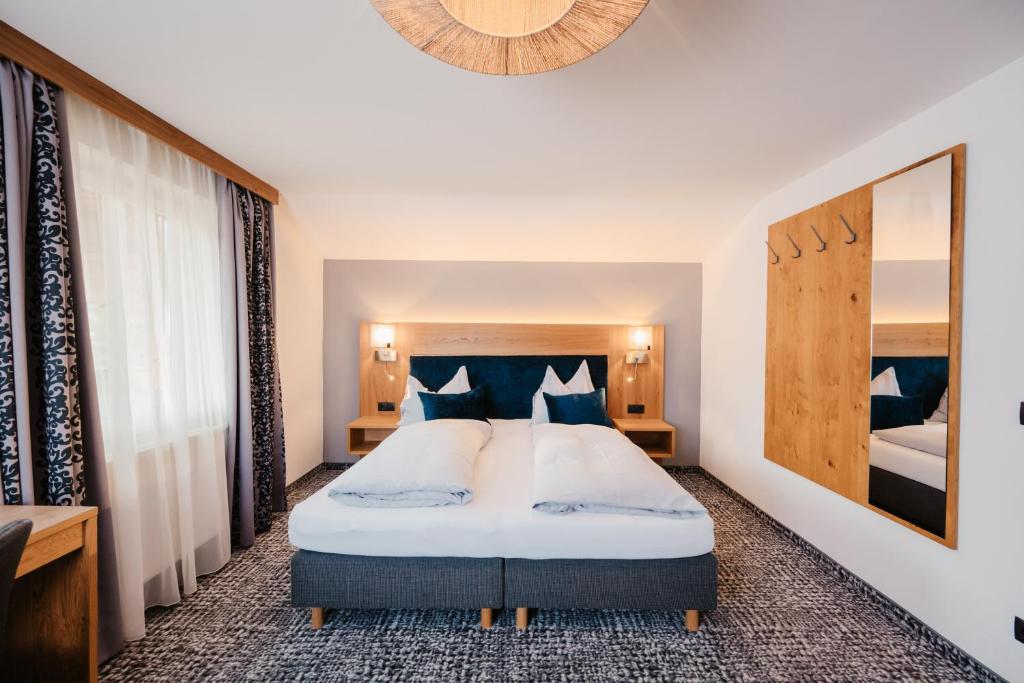 Postel nebo postele na pokoji v ubytování Hotel Schützenhof