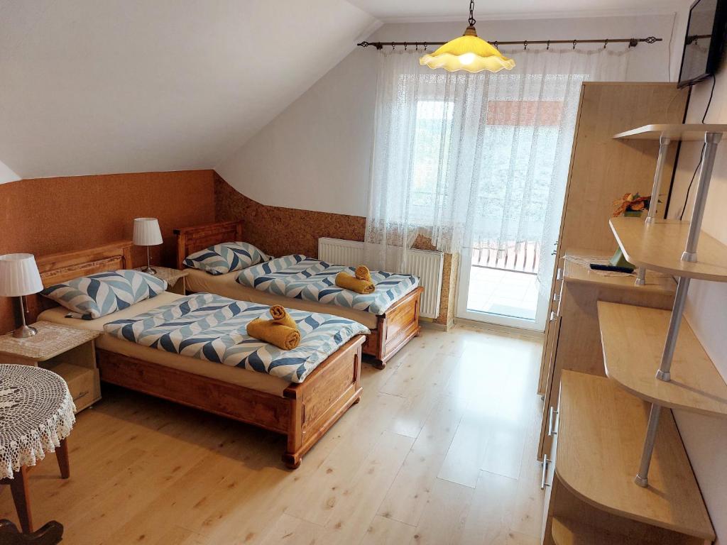 Nocleg Hotel Nad Stawami - Housity