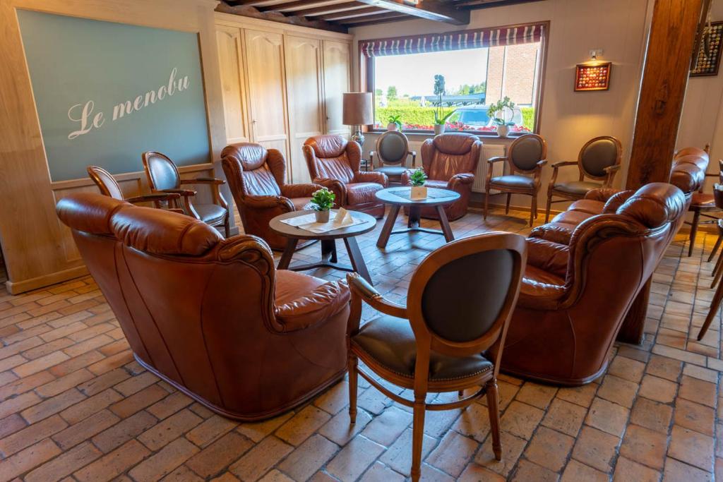 Posezení v ubytování Logis Hôtel Le Menobu