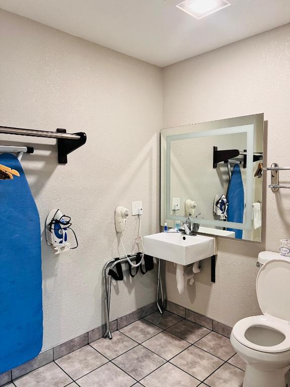 Rodeway Inn National City San Diego South - Queen Room - Accessible/Non-Smoking