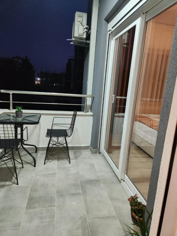Balkón alebo terasa v ubytovaní Apartment minutes away from the beach