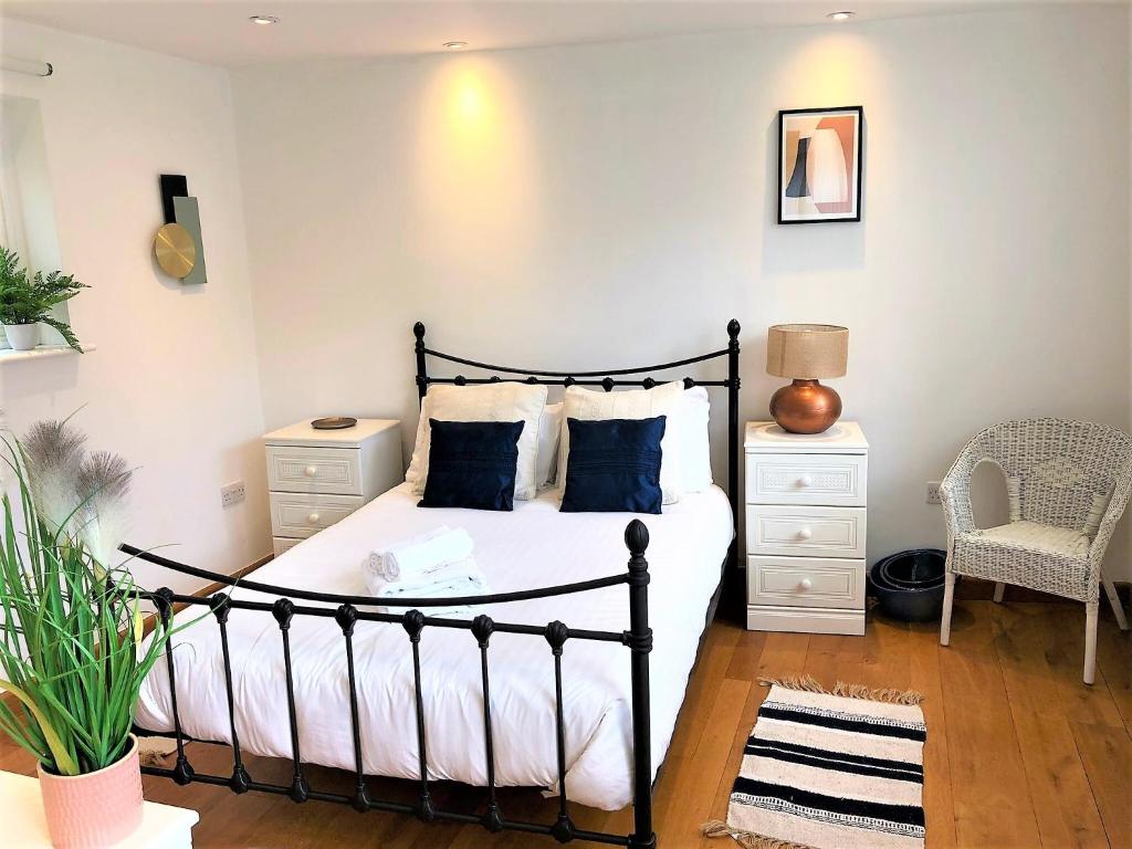 a bedroom with a black bed and a chair at Prime Location! Detached Clifton Home with Parking in Bristol