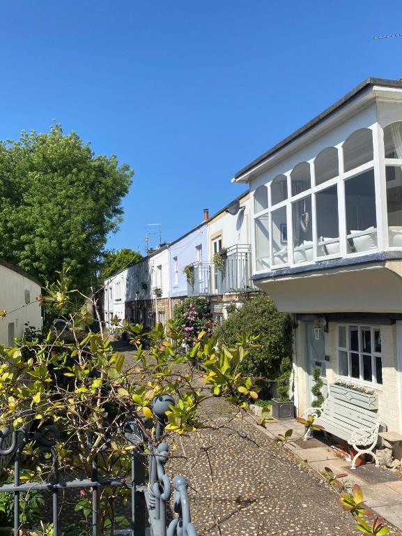 Prime Location! Detached Clifton Home with Parking, Bristol – Updated 2024  Prices