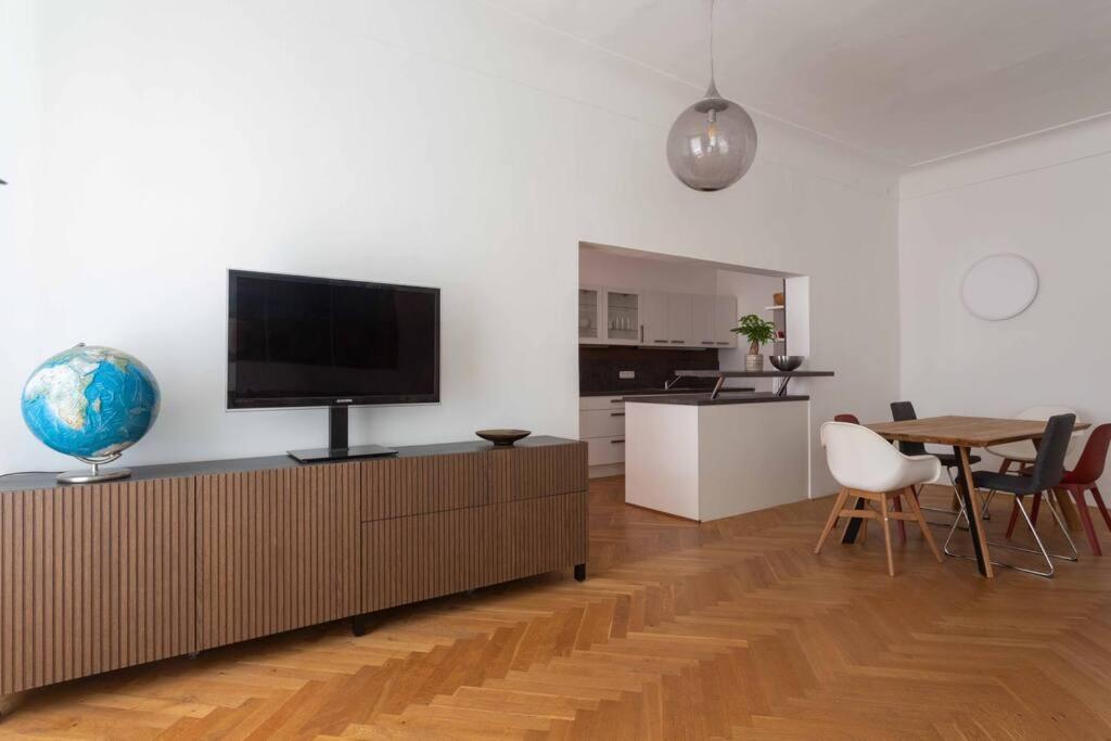 TV a/nebo společenská místnost v ubytování Traumhafte Wohnung für 6 Pers.