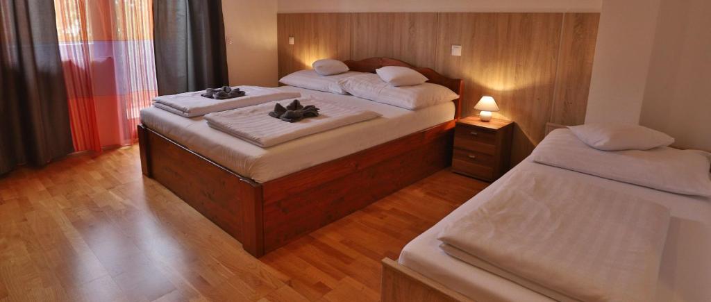 Postel nebo postele na pokoji v ubytování Margaréta Apartman és Üdülőház