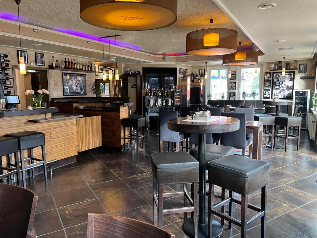 Lounge nebo bar v ubytování Hotel Ammerländer Hof