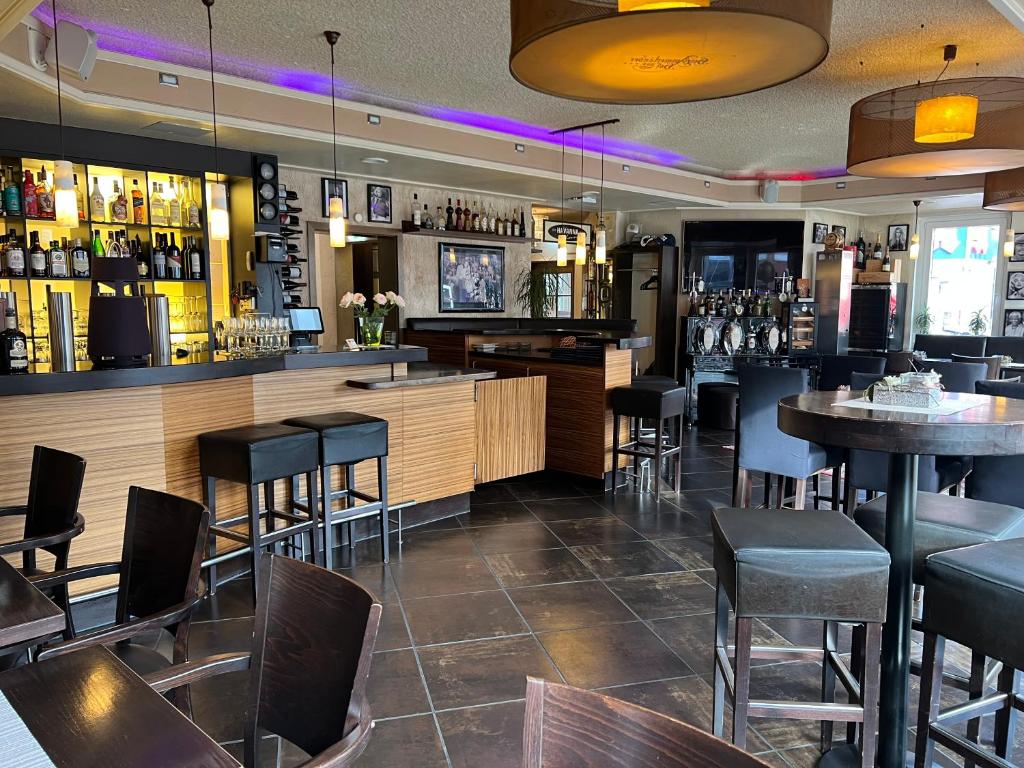 Lounge nebo bar v ubytování Hotel Ammerländer Hof