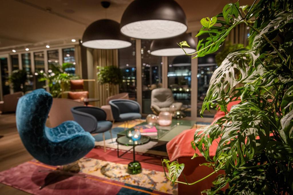 Posezení v ubytování Motel One Rotterdam