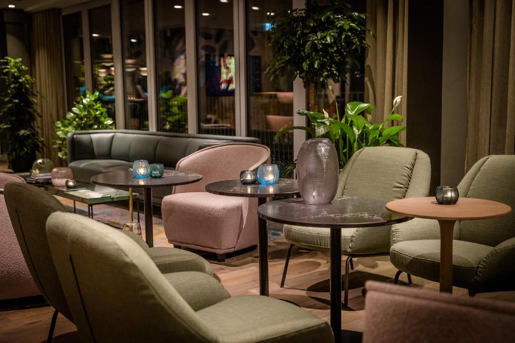 Posezení v ubytování Motel One Rotterdam