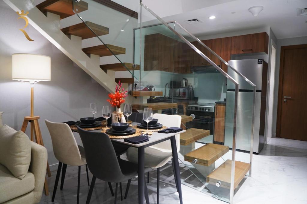 Kuchyň nebo kuchyňský kout v ubytování 2BR SkyHome at Jade Masdar City