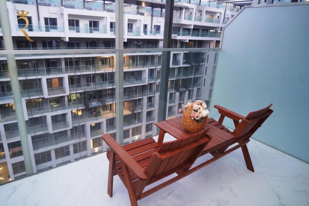 Balkón nebo terasa v ubytování 2BR SkyHome at Jade Masdar City