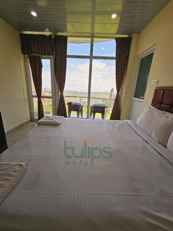 Postel nebo postele na pokoji v ubytování Tulips Village Resorts