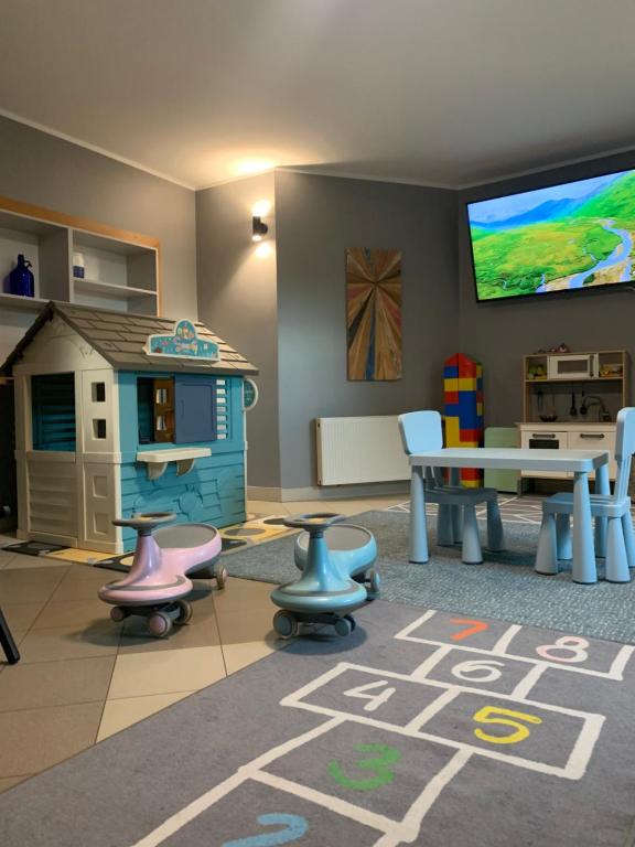 TV a/nebo společenská místnost v ubytování PRZYCUMUJ TU