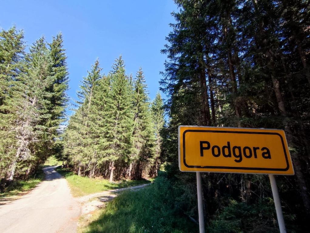 Příroda nedaleko venkovského domu