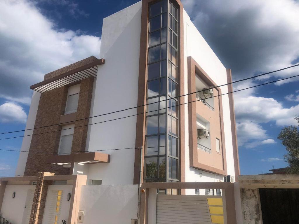 Budova, kde se aparthotel nachází