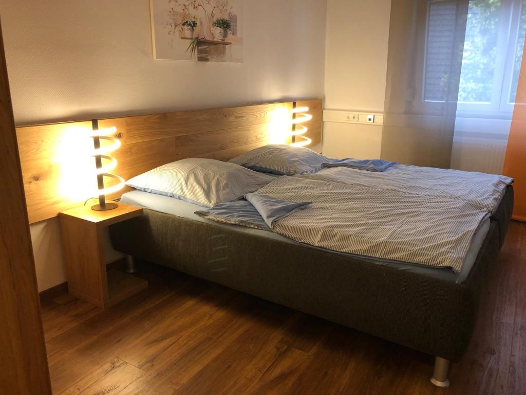 Postel nebo postele na pokoji v ubytování Gästehaus Jagsttal