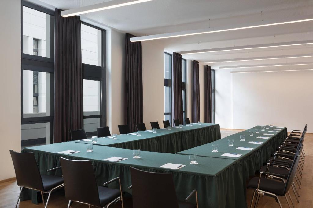 Zaplecze biznesowe lub konferencyjne w obiekcie Four Points Sheraton Bolzano Bozen