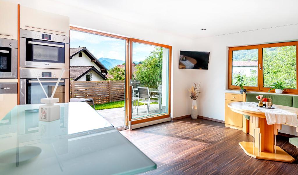 Kuchyň nebo kuchyňský kout v ubytování Traunstein Apartment Aleksandra