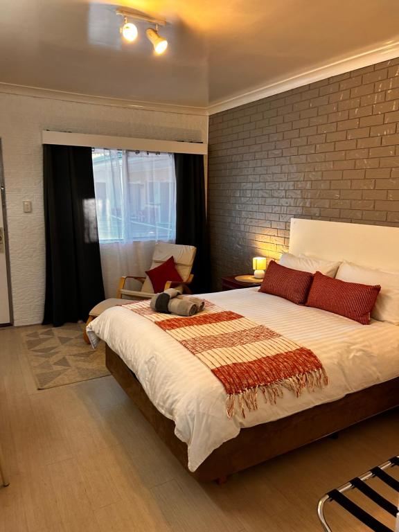 A bed or beds in a room at Jillaroo Motor Inn