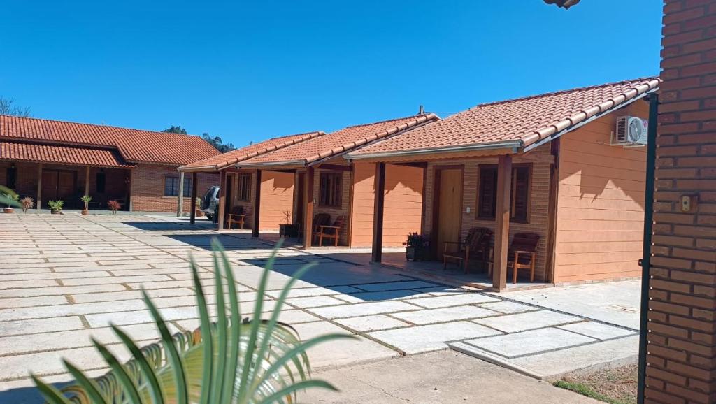 O edifício onde a casa de hóspedes está situado