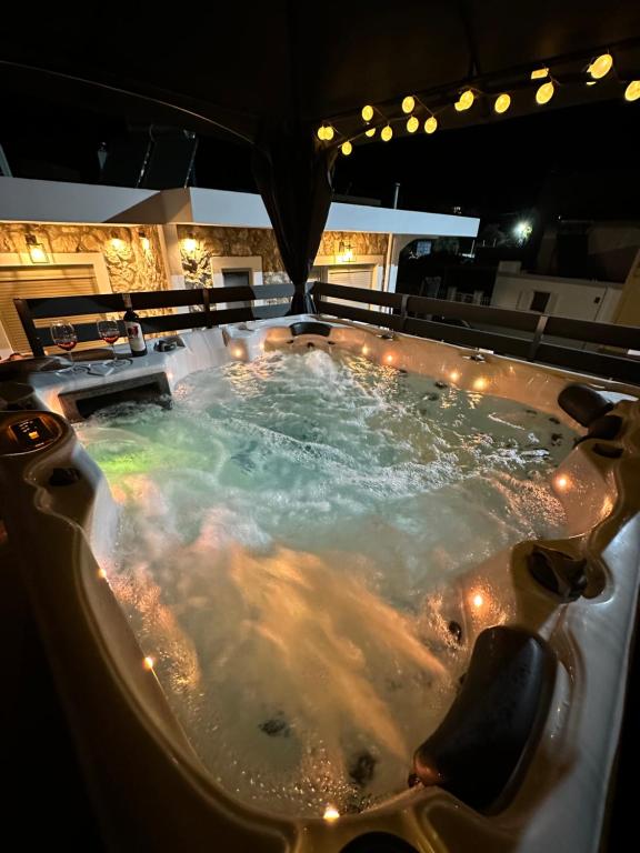 Zdjęcie z galerii obiektu Villa Massari w mieście Charaki