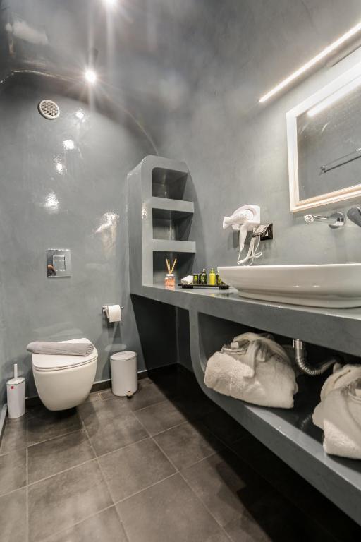 Koupelna v ubytování Tiara Suites Santorini