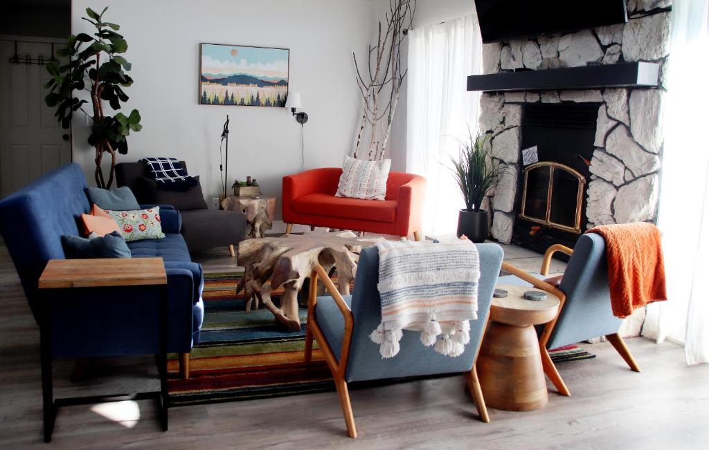 a living room with a couch and a fireplace at Casa Mariposa - A Foothill Retreat near Yosemite in Mariposa