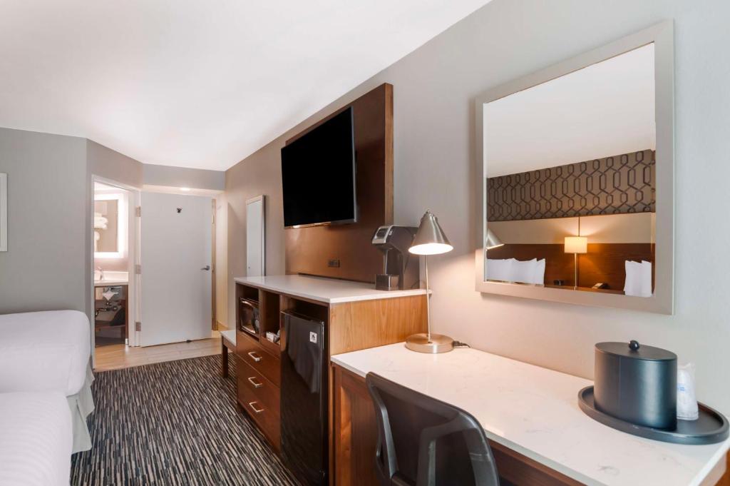 Best Western Plus Commerce Hotel photo