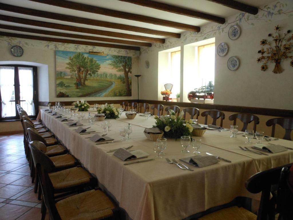 Restauracja lub miejsce do jedzenia w obiekcie Agriturismo Cassinazza