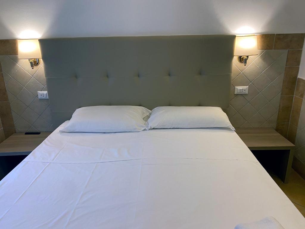 Postel nebo postele na pokoji v ubytování Hotel Alex Square