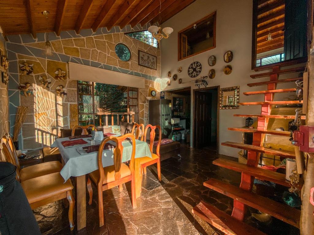 a dining room with a table and chairs at CASA DE PIEDRA EL ZAPATO in Suesca