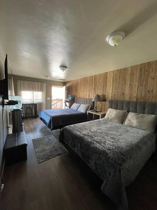 ParkWay Yellowstone Guest House Room #2 photo