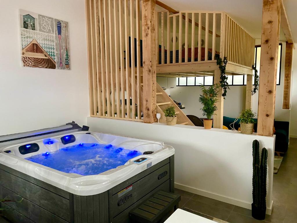 Fotografie z fotogalerie ubytování Loft avec jacuzzi et terrasse privés v destinaci Sévrier