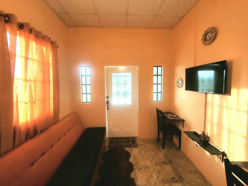 TV a/nebo společenská místnost v ubytování K&L Private Room Suites