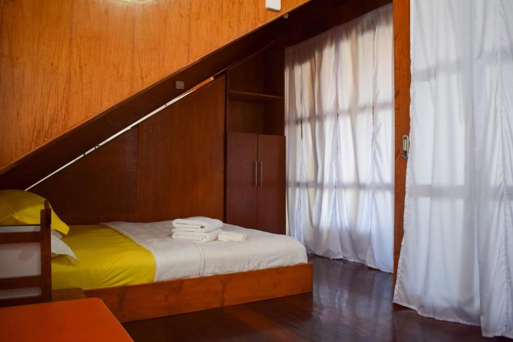 Postel nebo postele na pokoji v ubytování Orokasa Guesthouse