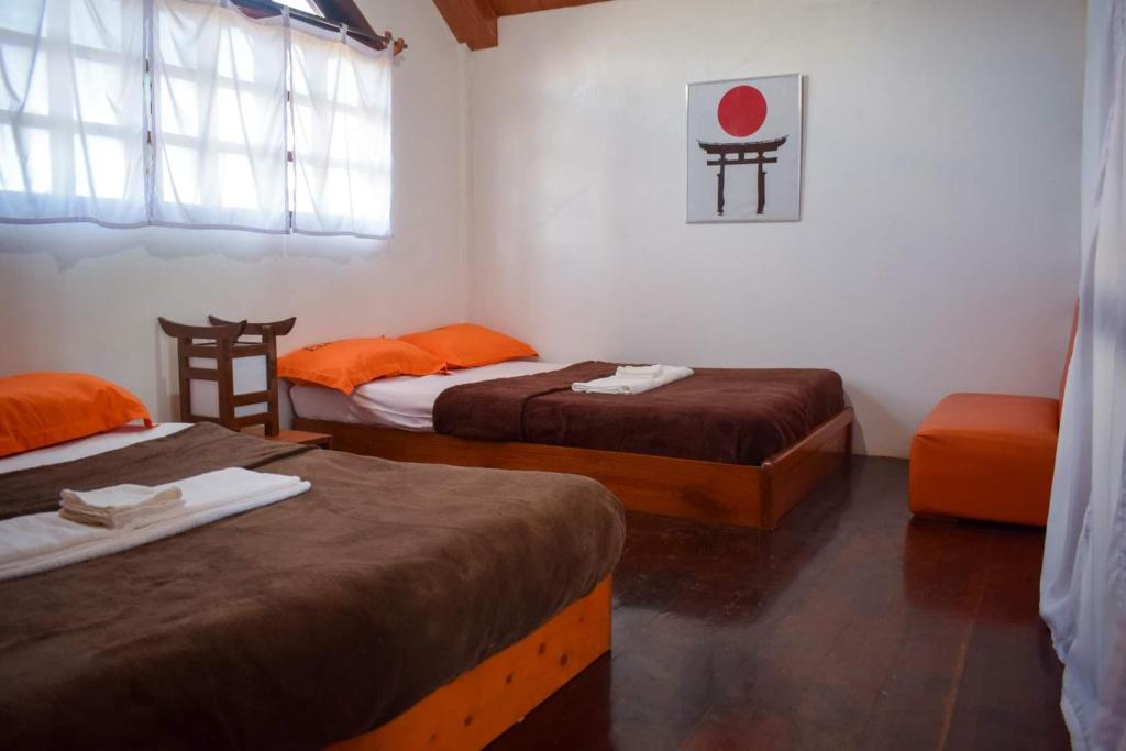 Postel nebo postele na pokoji v ubytování Orokasa Guesthouse